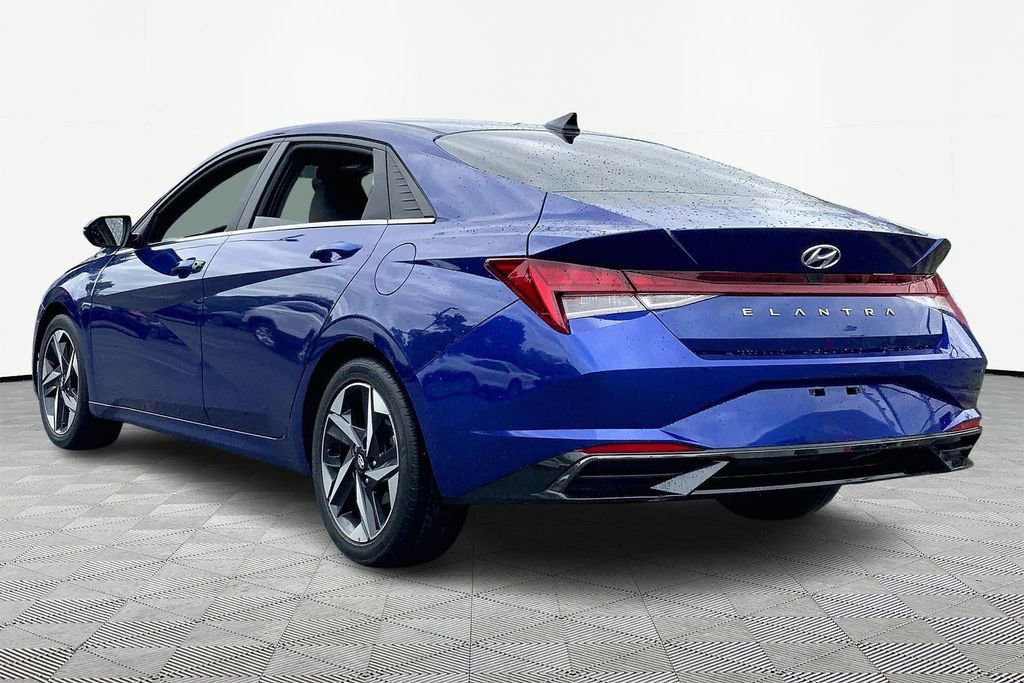 Used 2021 Hyundai Elantra SEL w/ Convenience + Premium Package image 4