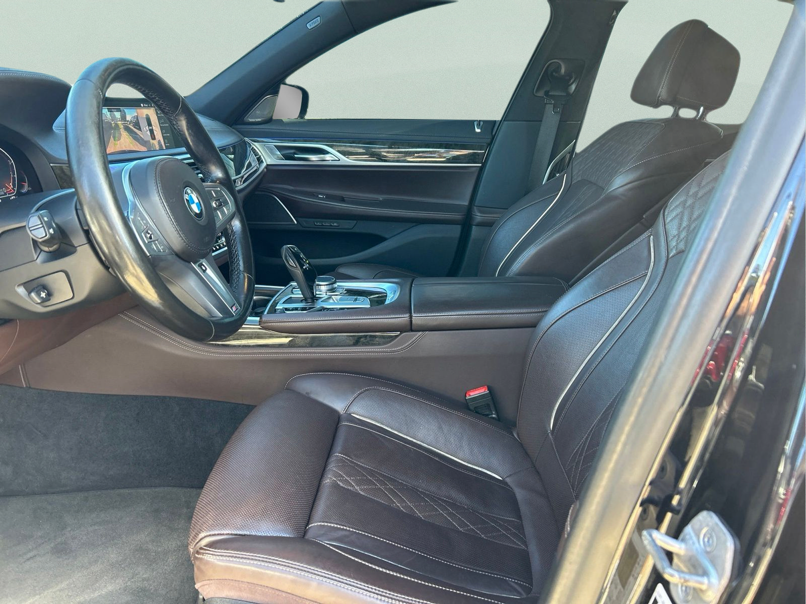 Used 2022 BMW 750i xDrive w/ Autobahn Package AWD/4WD image 9