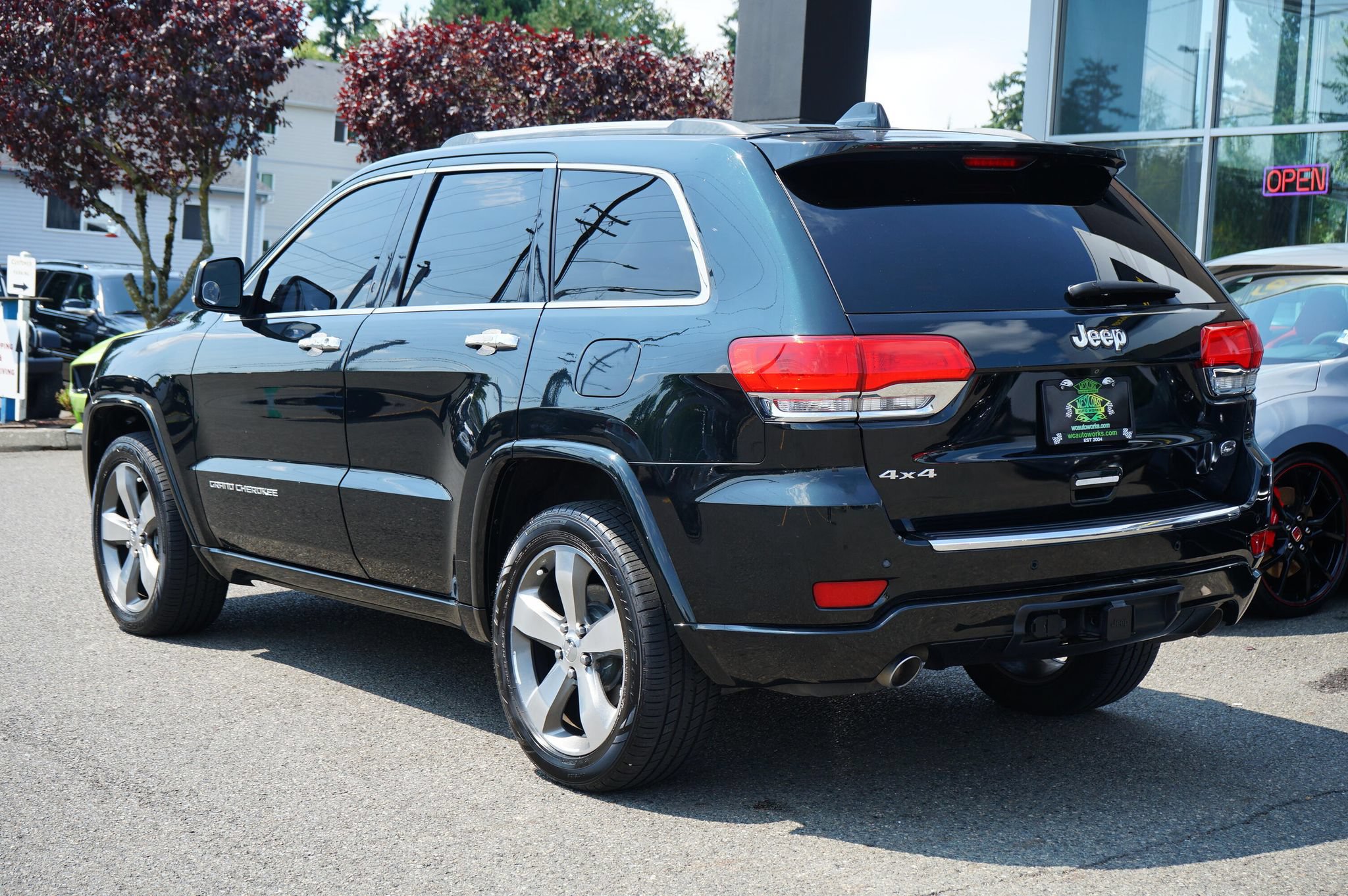 Used 2014 Jeep Grand Cherokee Overland AWD/4WD image 3
