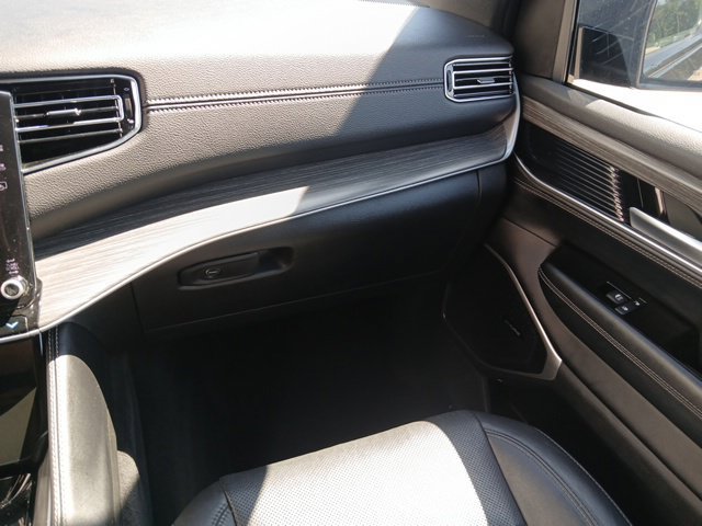Used 2024 Jeep Wagoneer Series II AWD/4WD image 40
