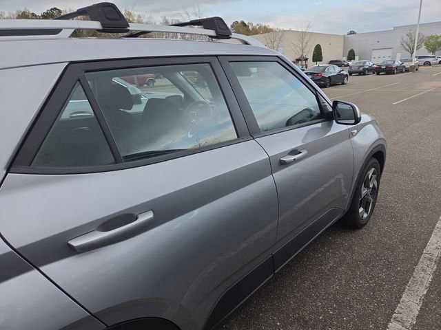 Used 2025 Hyundai Venue SEL FWD image 2