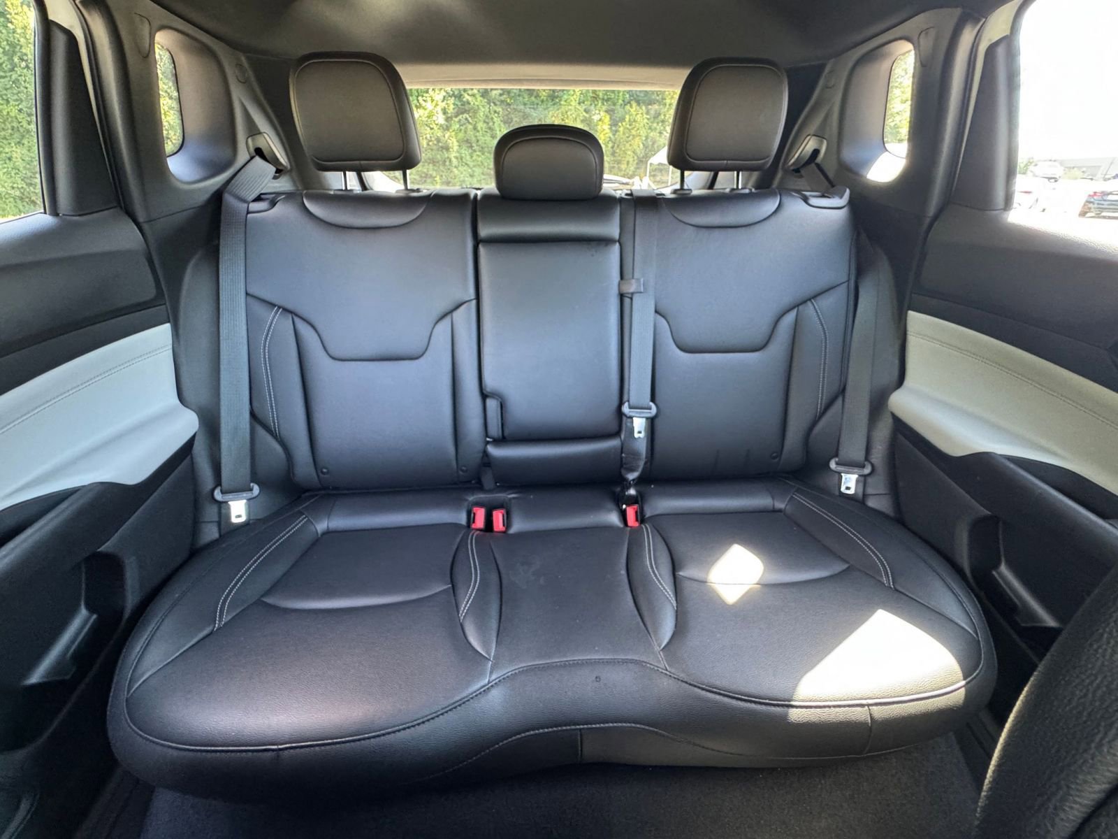 Used 2025 Jeep Compass Limited image 33