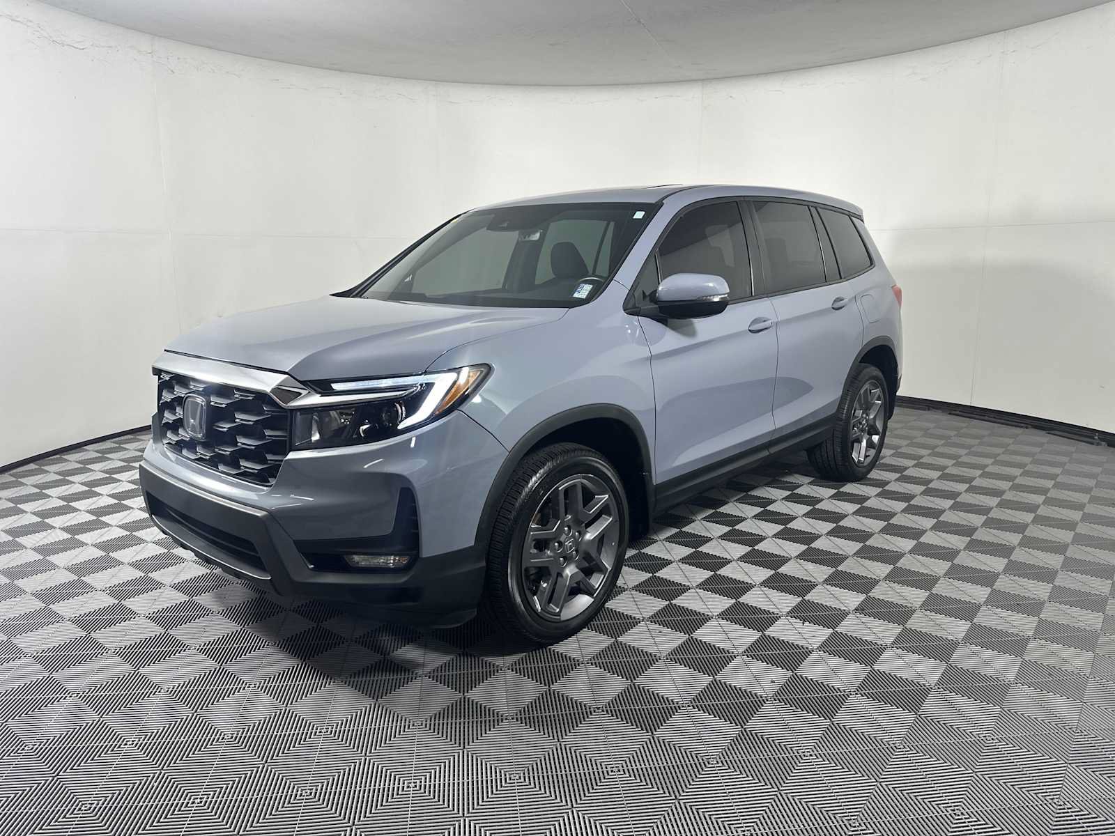 Used 2023 Honda Passport EX-L image 3