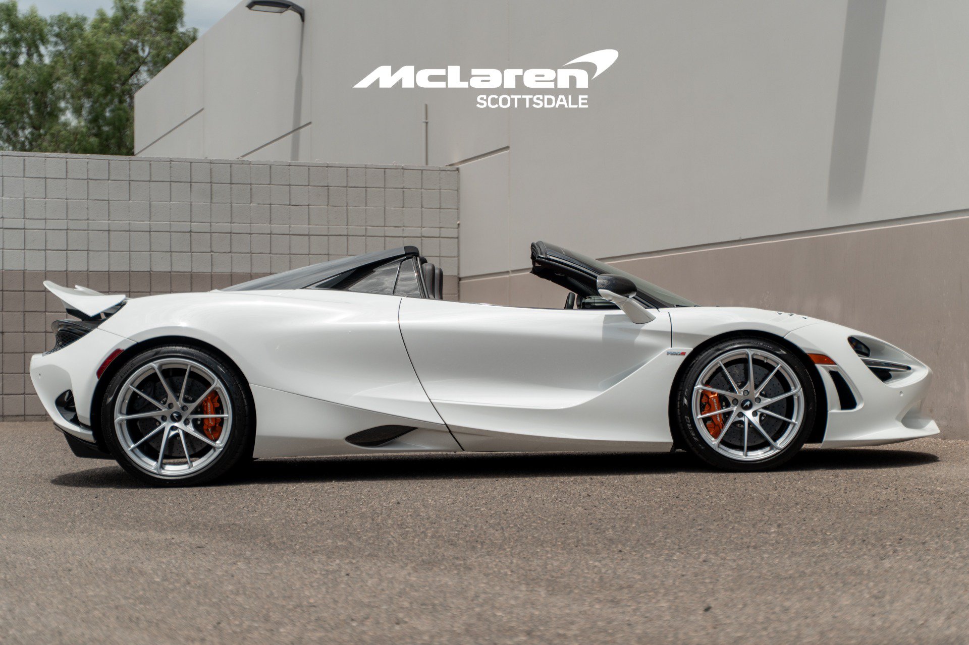 Used 2024 McLaren 750S Spider RWD image 8