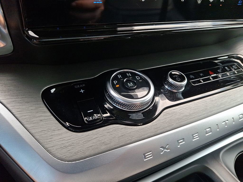 Used 2025 Ford Expedition Platinum image 16