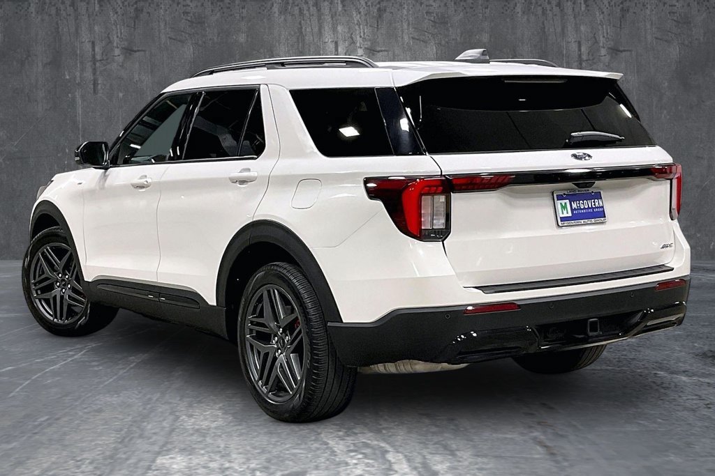 Used 2025 Ford Explorer ST-Line w/ ST-Line Street Pack AWD/4WD image 4