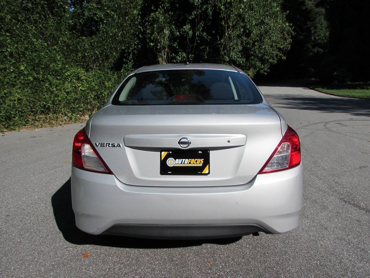 Used 2015 Nissan Versa S FWD image 3