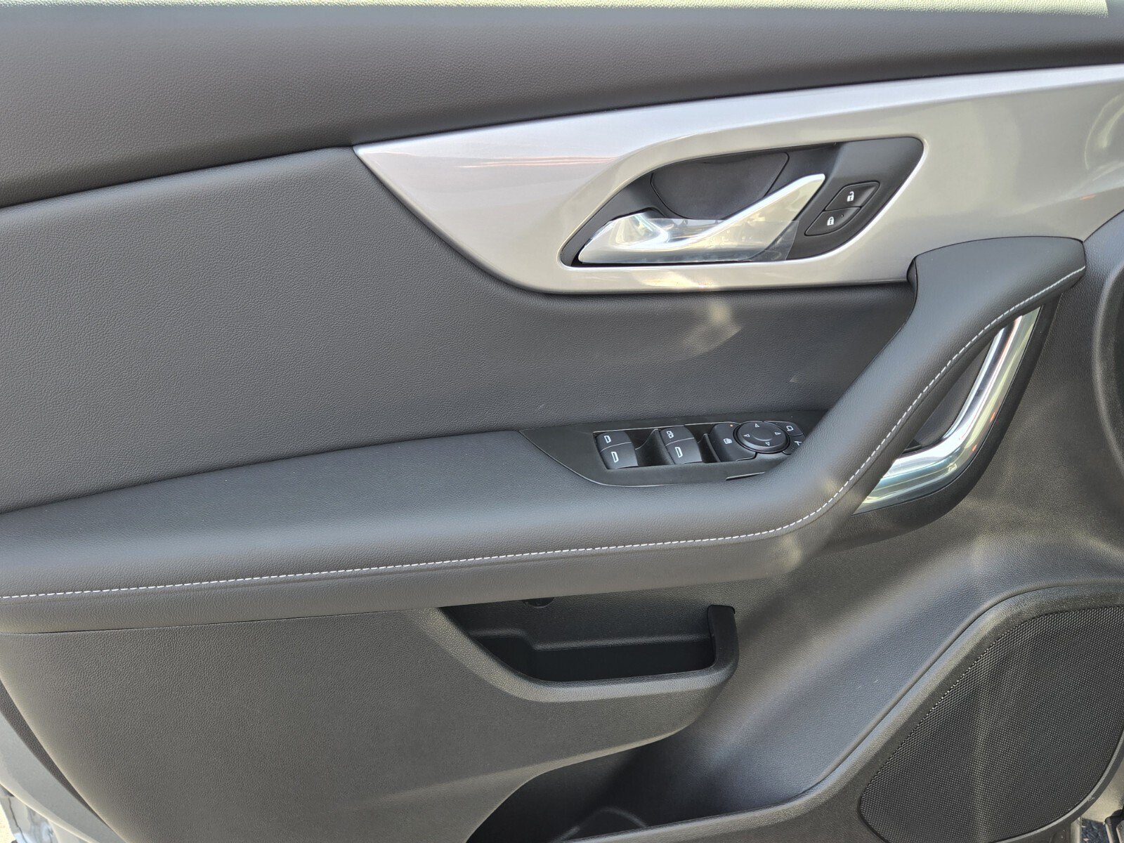 New 2026 Chevrolet Blazer LT w/ Midnight/Sport Edition FWD image 13