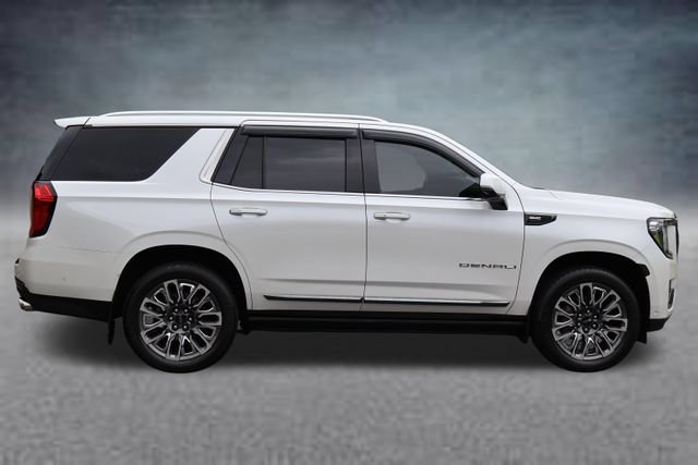 Used 2023 GMC Yukon Denali Ultimate AWD/4WD image 2