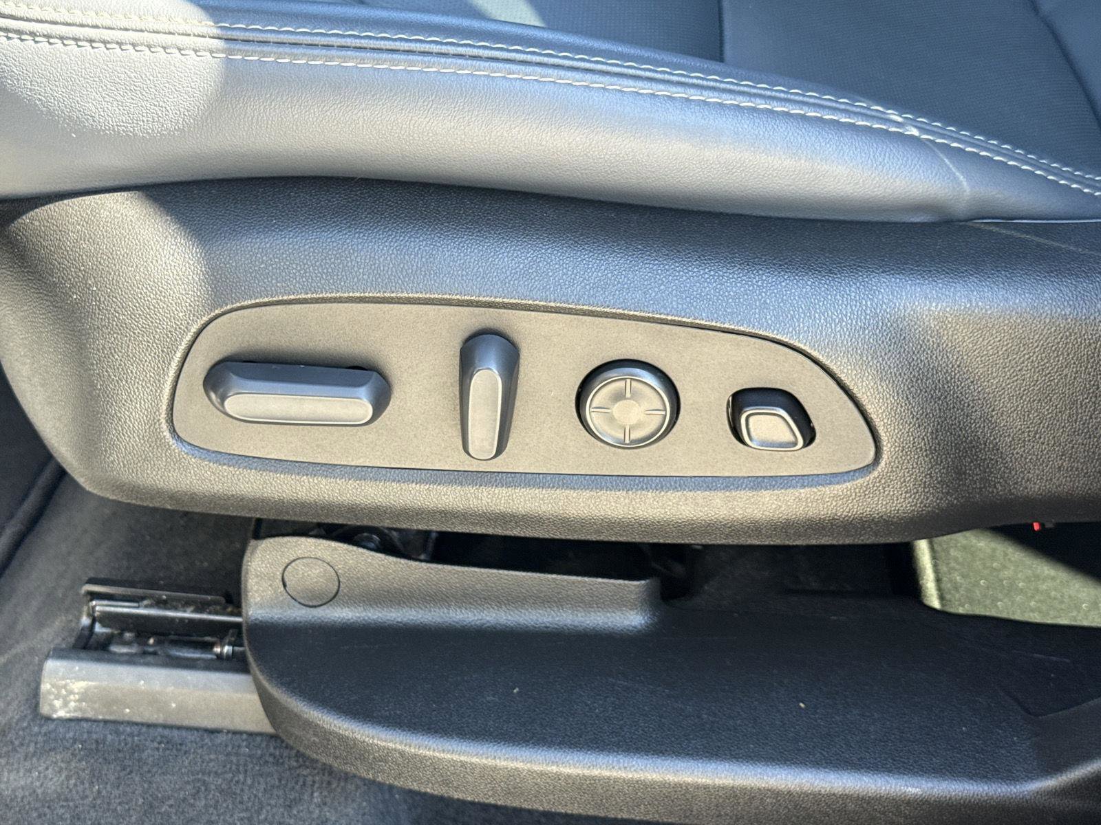 Used 2023 Buick Enclave Premium w/ Experience Buick Package image 20