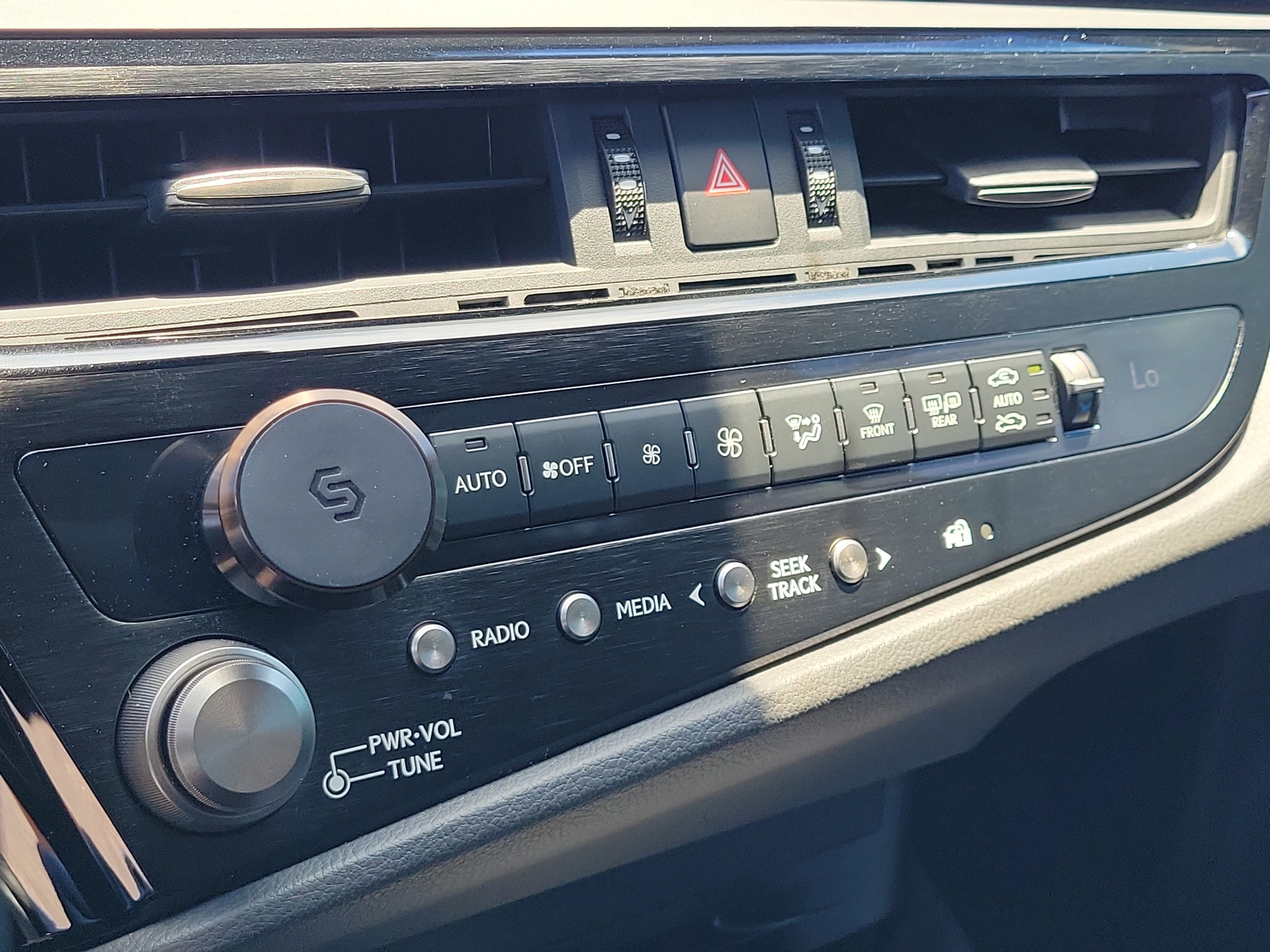 Used 2022 Lexus ES 300h w/ Accessory Package FWD image 29