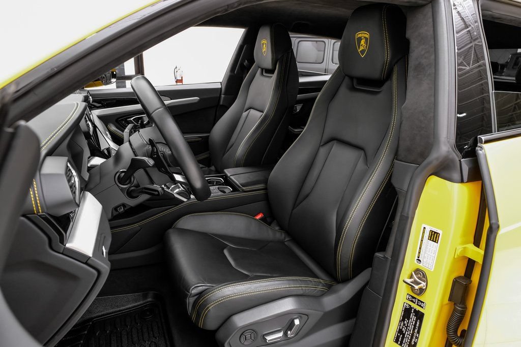 Used 2022 Lamborghini Urus AWD/4WD image 27