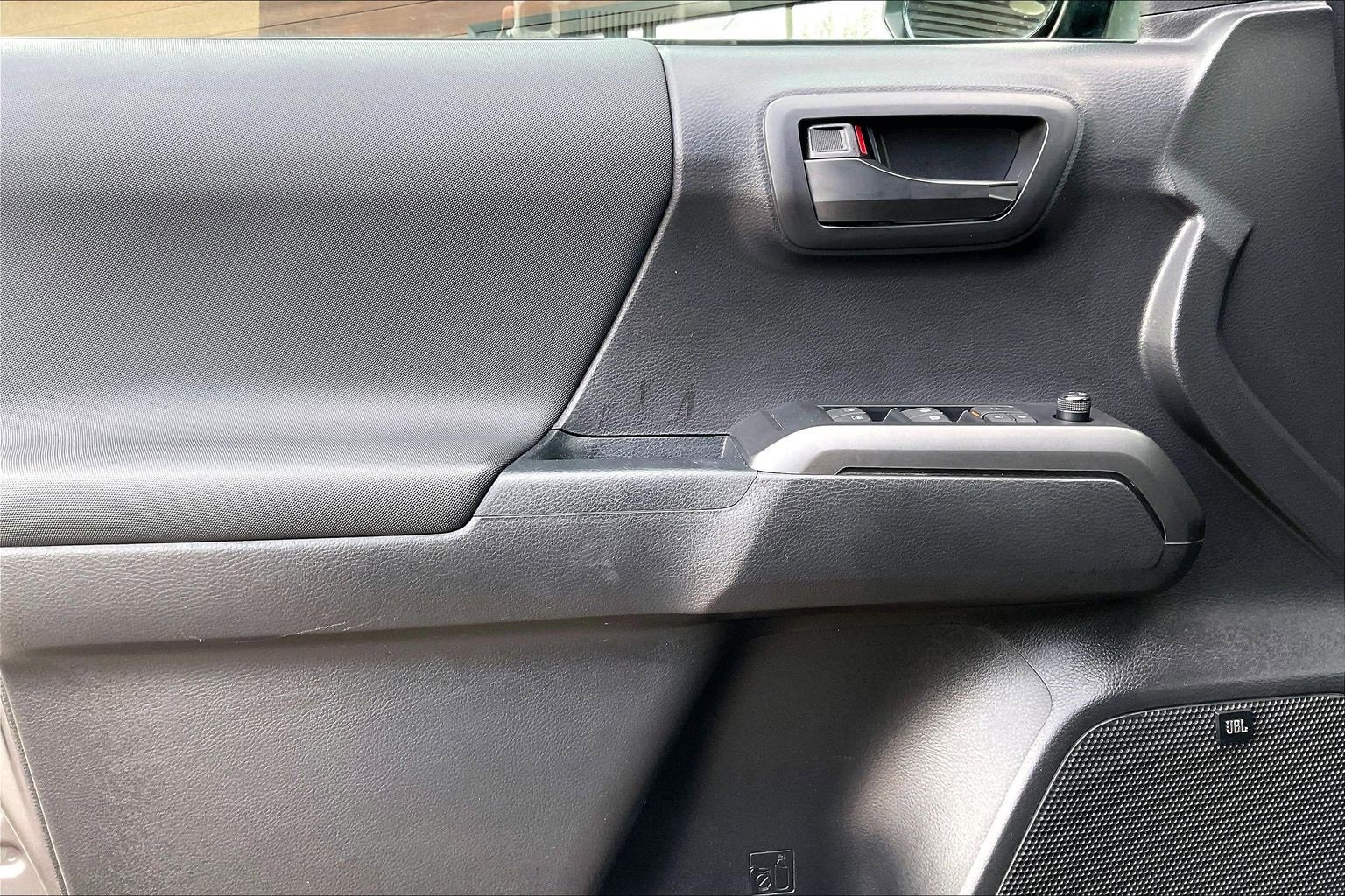 Used 2022 Toyota Tacoma TRD Off-Road image 15