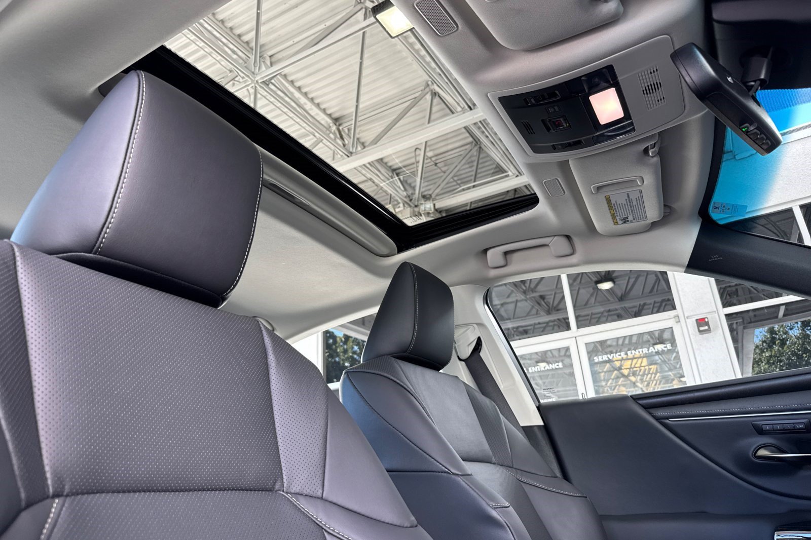 Certified 2025 Lexus ES 300h w/ Premium Package FWD image 20