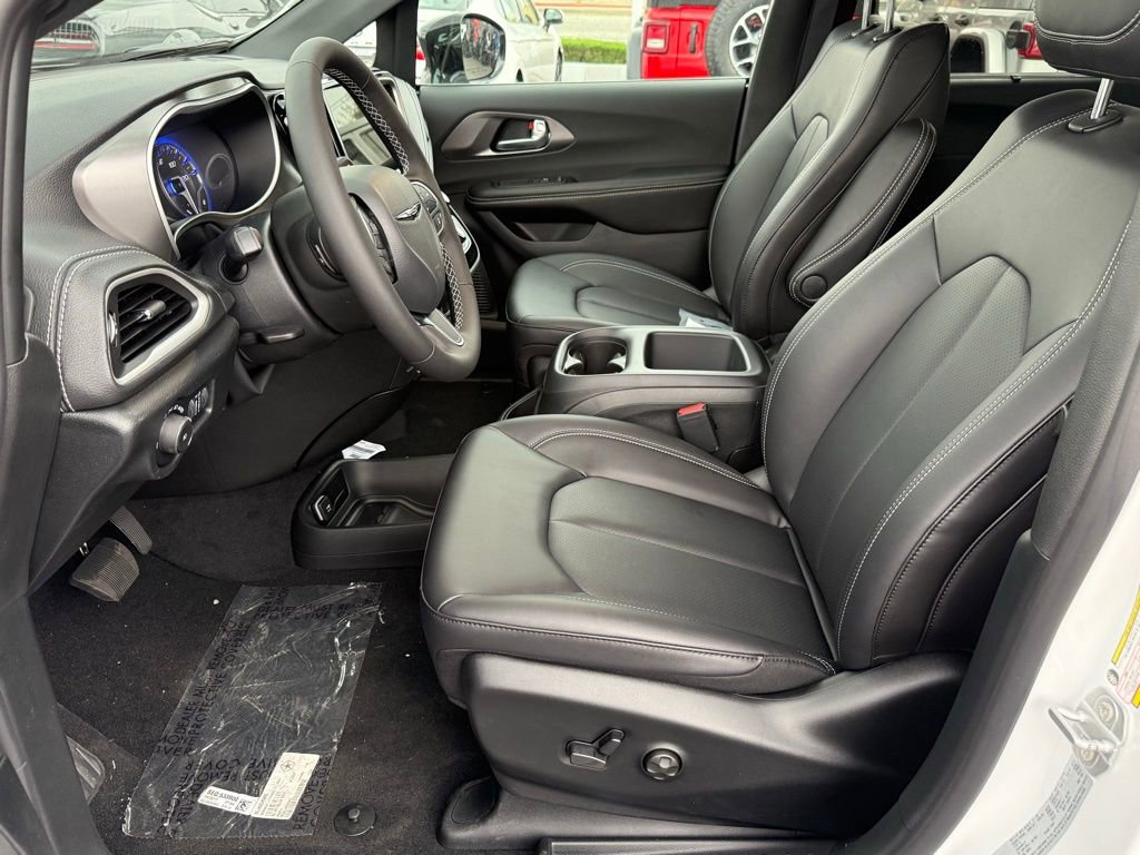New 2026 Chrysler Pacifica Select image 19