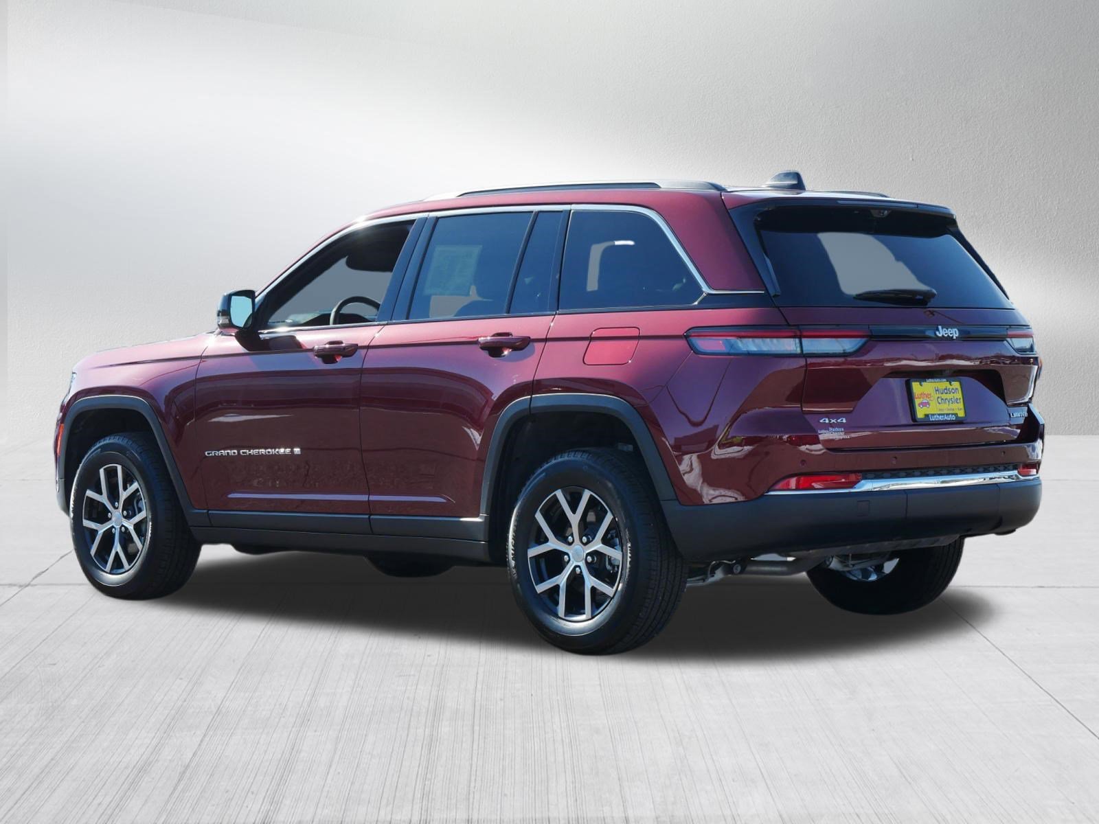 Used 2025 Jeep Grand Cherokee Limited w/ Luxury Tech Group II AWD/4WD image 5