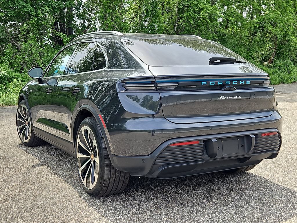 Certified 2025 Porsche Macan 4S Electric AWD/4WD image 3