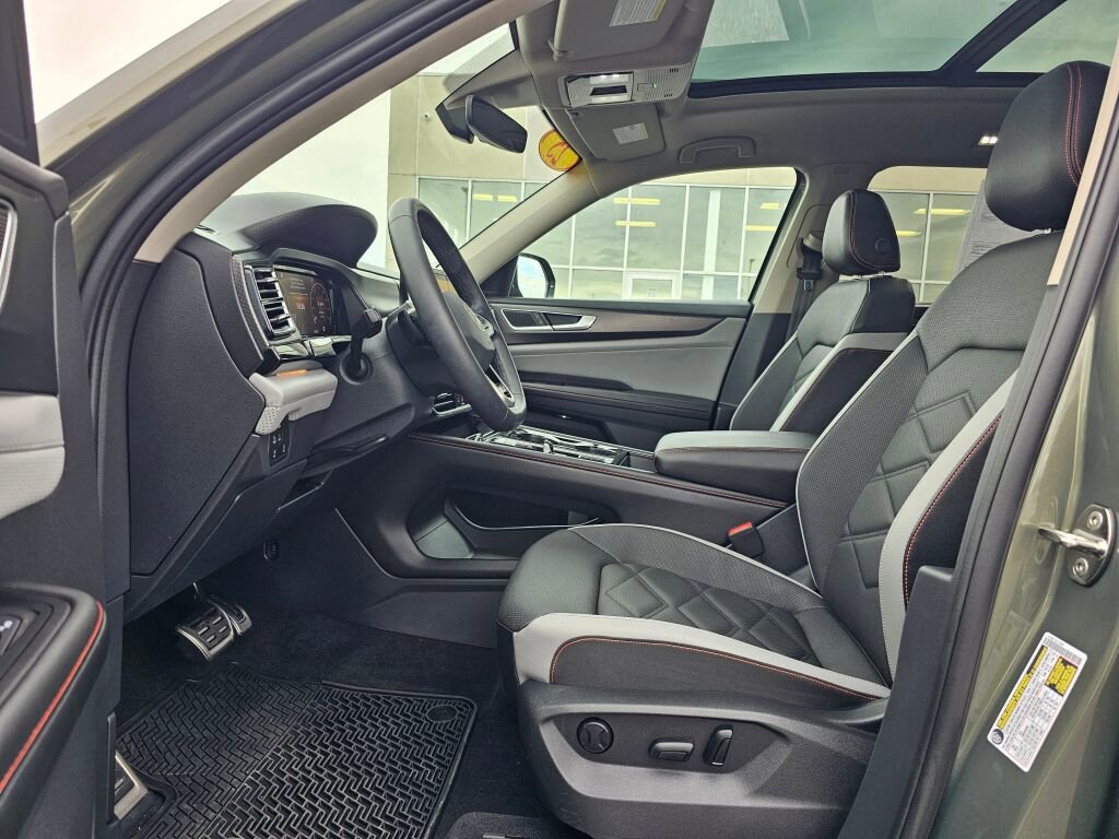 Certified 2025 Volkswagen Atlas Peak Edition SE AWD/4WD image 11