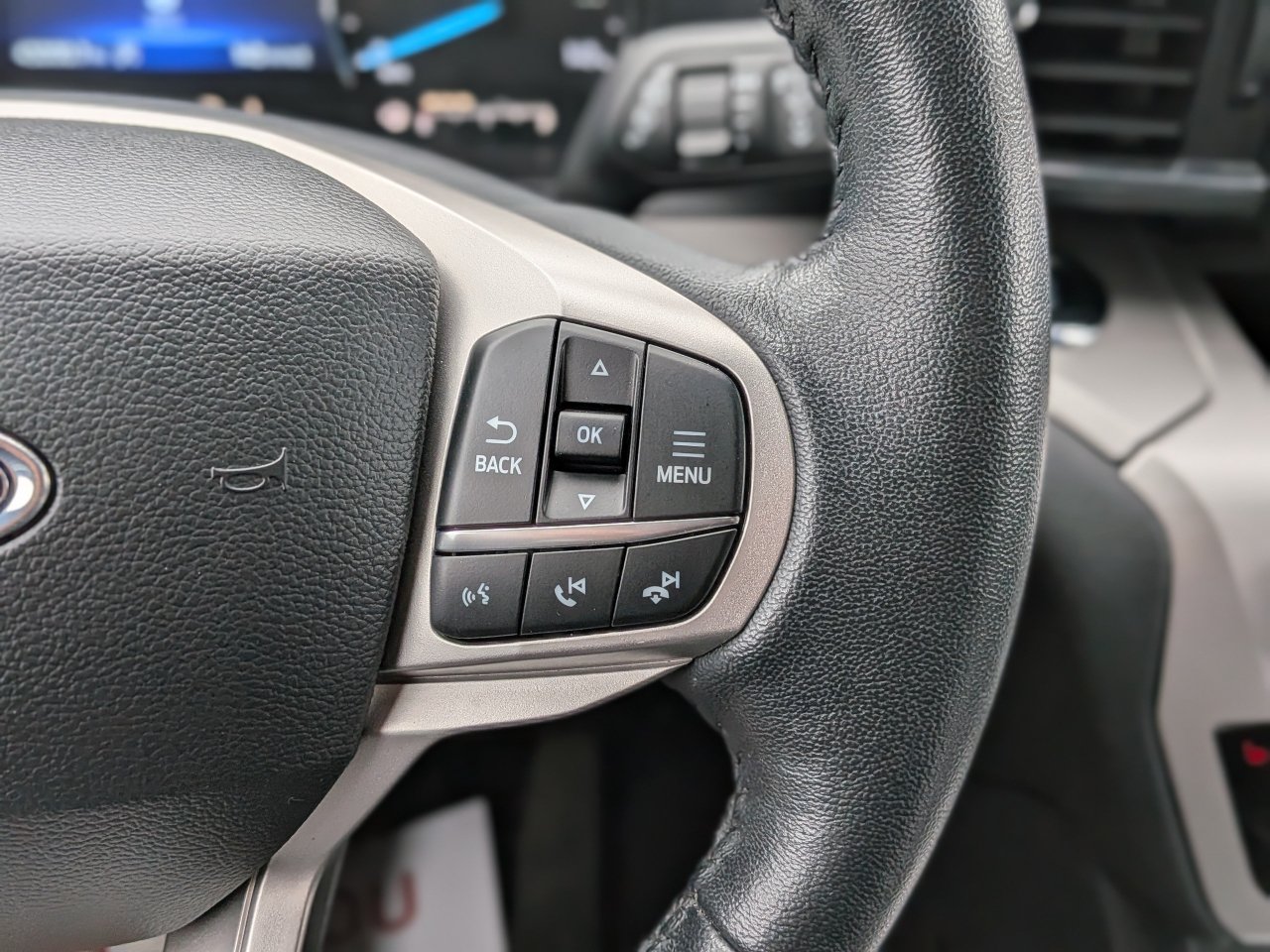 Used 2023 Ford Explorer XLT w/ Equipment Group 202A AWD/4WD image 31