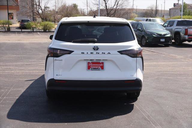 Certified 2025 Toyota Sienna LE image 6