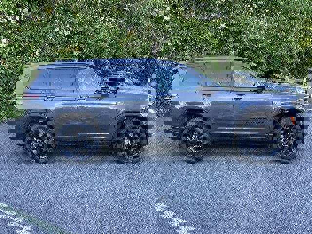 New 2025 Jeep Grand Cherokee L Limited w/ Black Appearance Package image 9