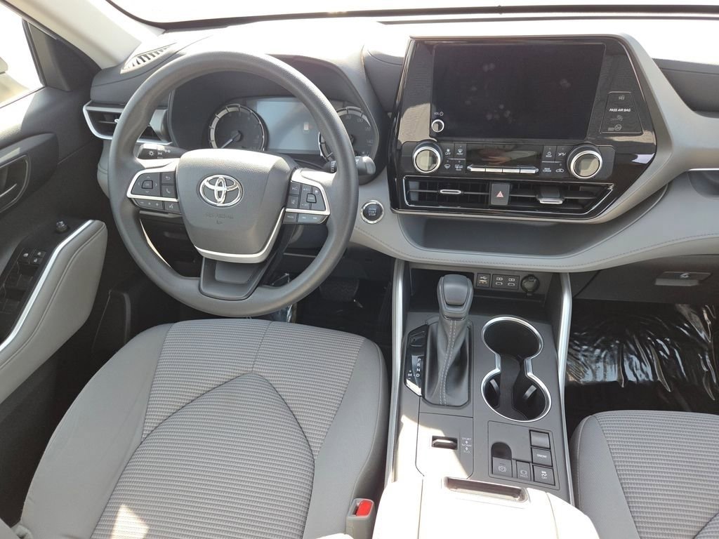 Used 2023 Toyota Highlander L image 26