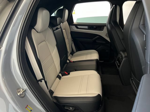 Used 2025 Porsche Cayenne S AWD/4WD image 49