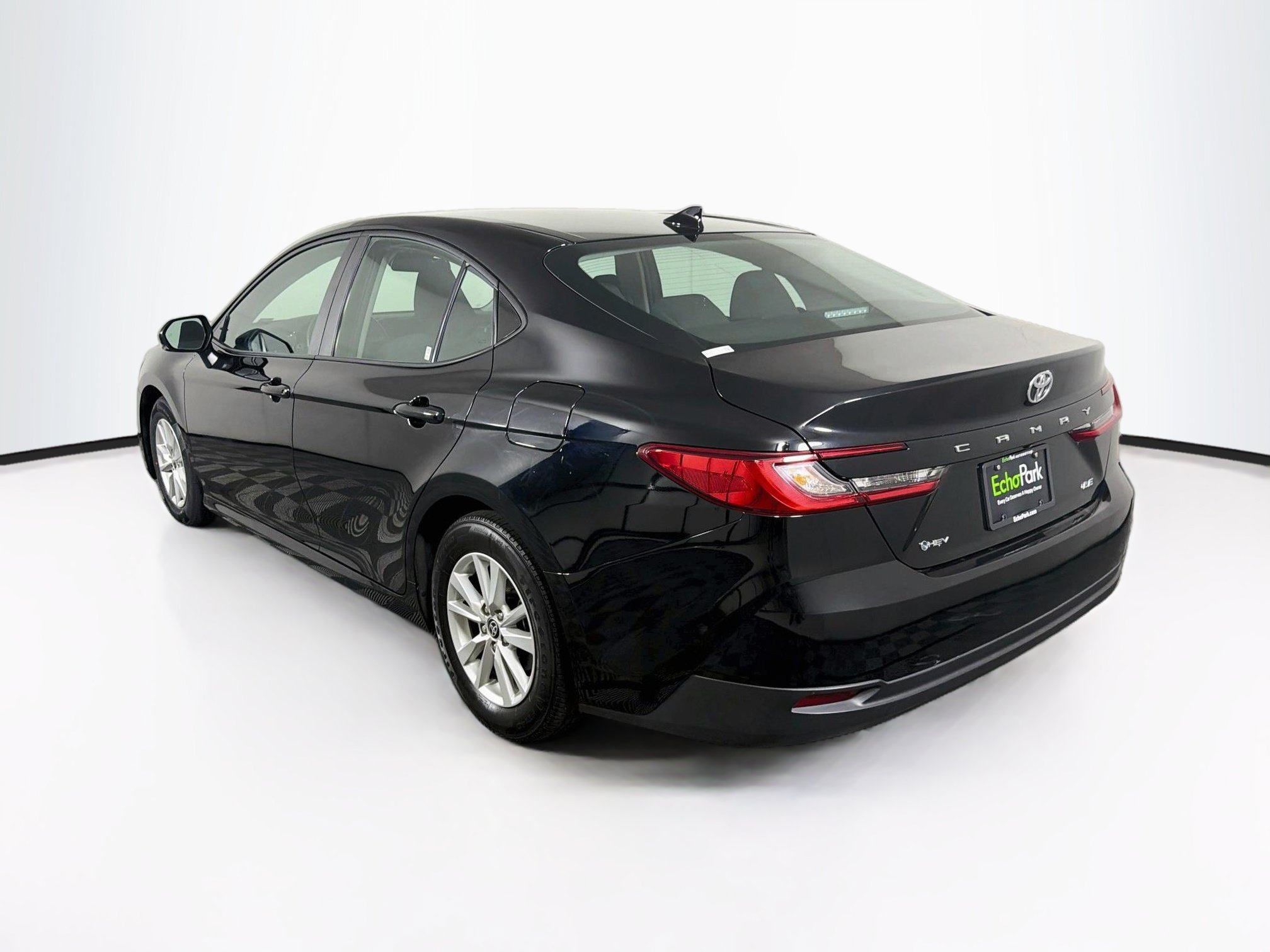 Used 2025 Toyota Camry LE FWD image 5