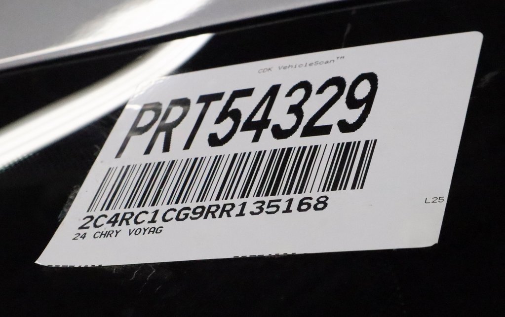 Used 2024 Chrysler Voyager LX image 35