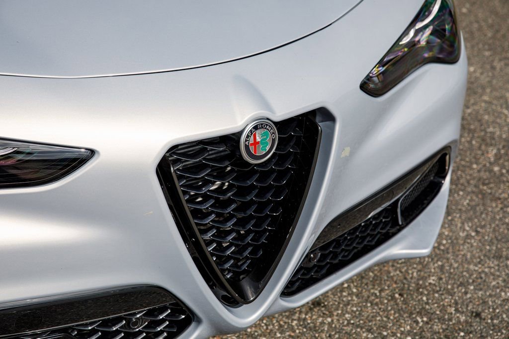 New 2025 Alfa Romeo Stelvio Sprint image 14
