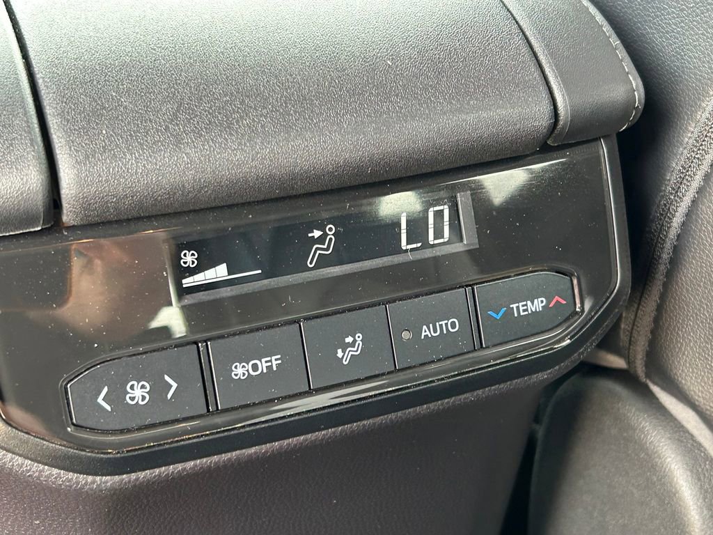 Used 2021 Toyota Highlander XSE FWD image 25