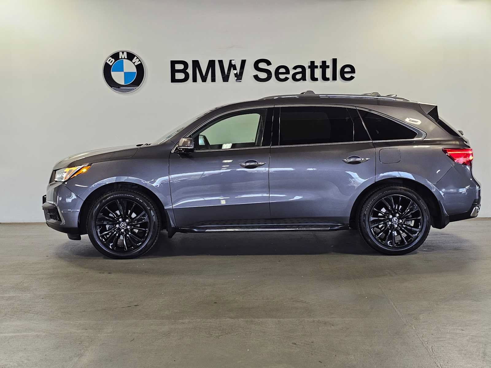 Used 2018 Acura MDX SH-AWD w/ Advance Package image 3