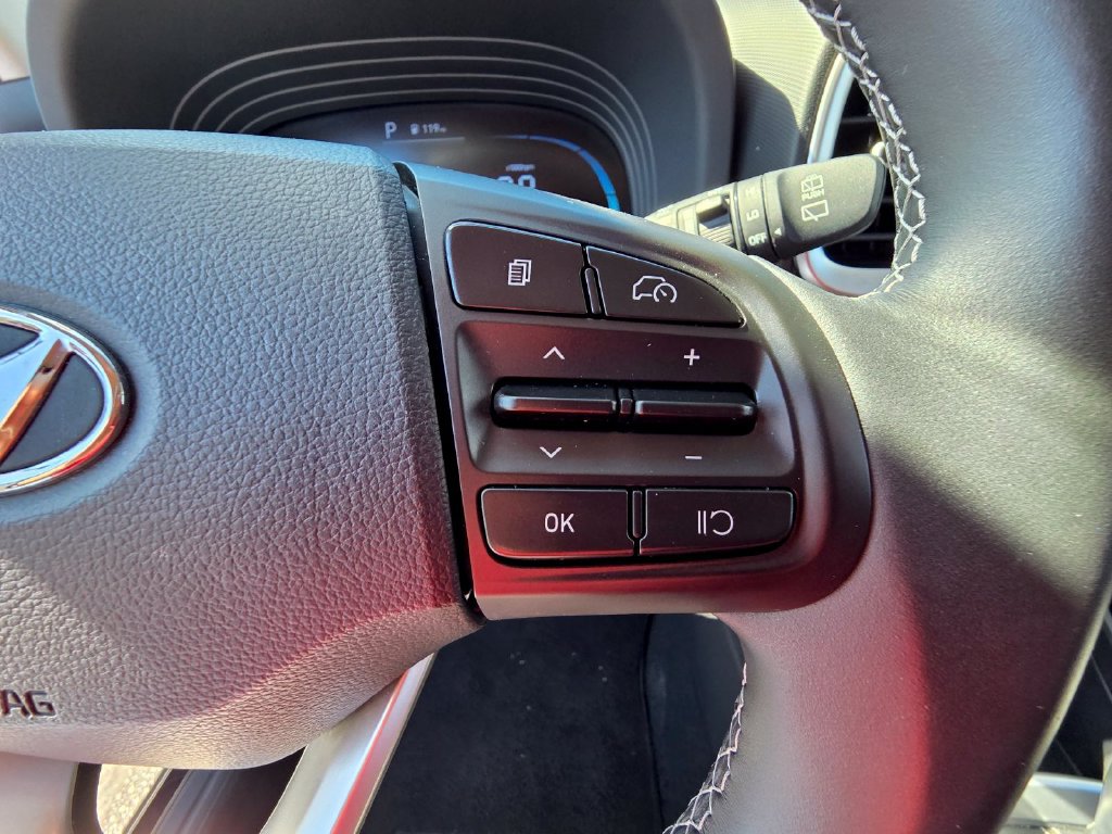 Used 2023 Hyundai Venue SEL FWD image 18