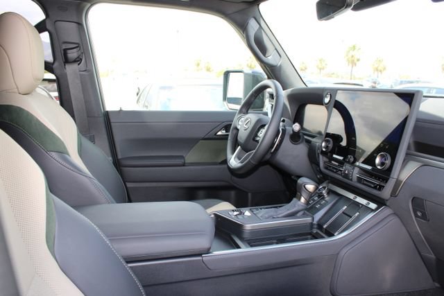 Certified 2025 Lexus GX 550 w/ Accessory Package (32) AWD/4WD image 5