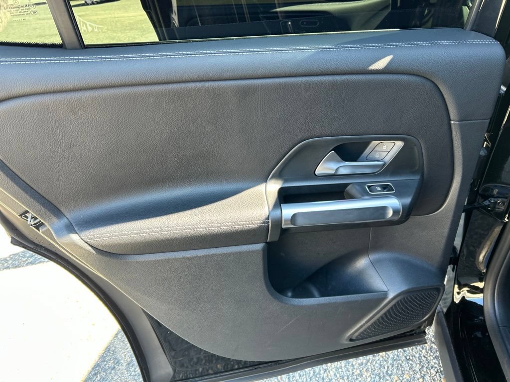 Used 2025 Mercedes-Benz GLB 250 image 18