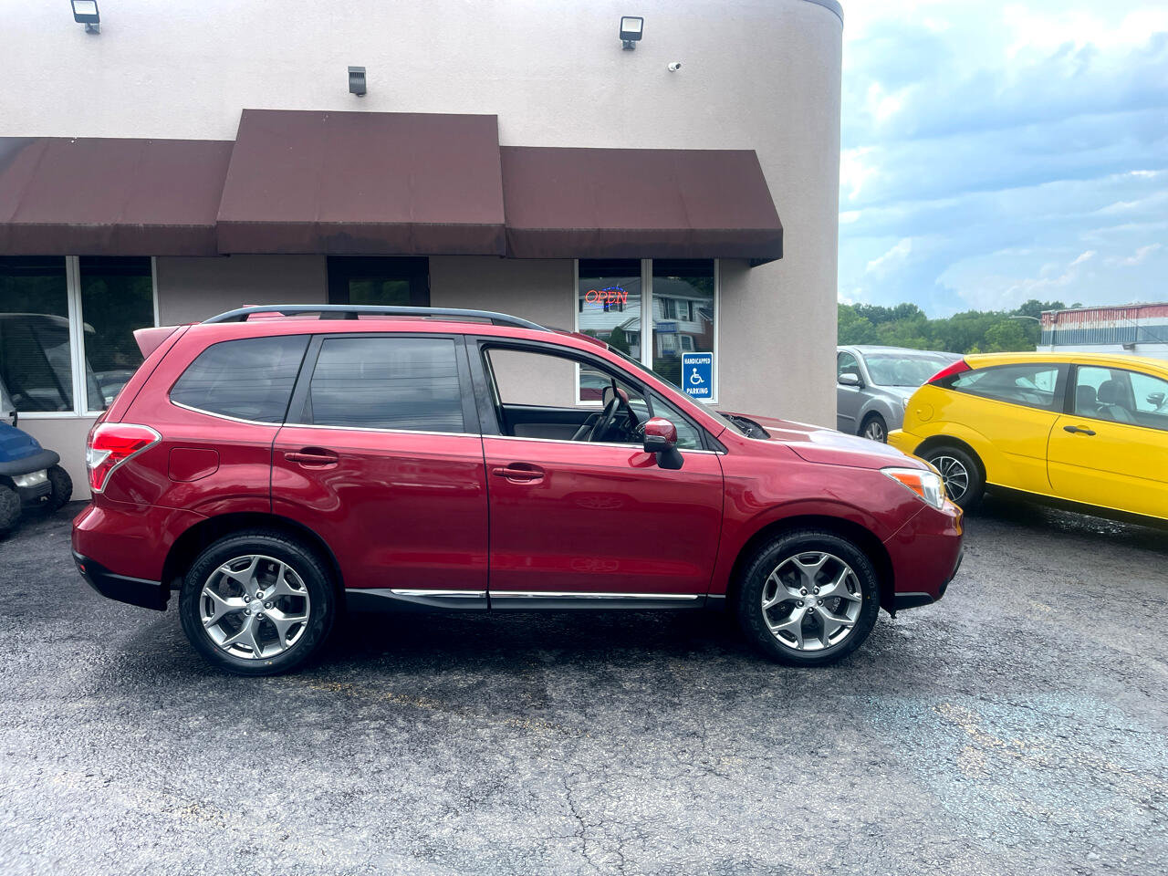 Used 2016 Subaru Forester 2.5i Touring w/ Eyesight & Navigation System image 4