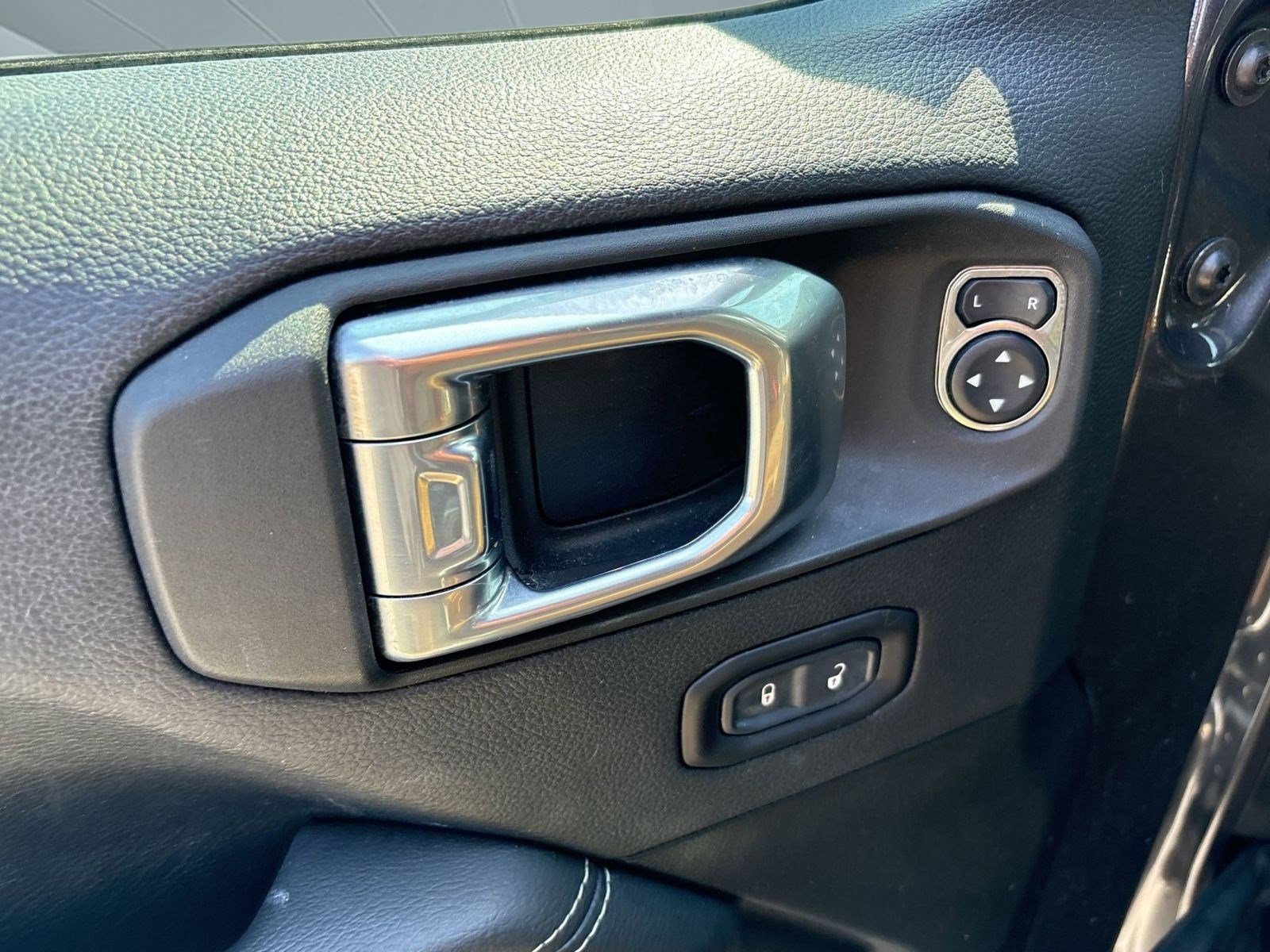 Used 2021 Jeep Wrangler Unlimited Sahara w/ Dual Top Group image 13