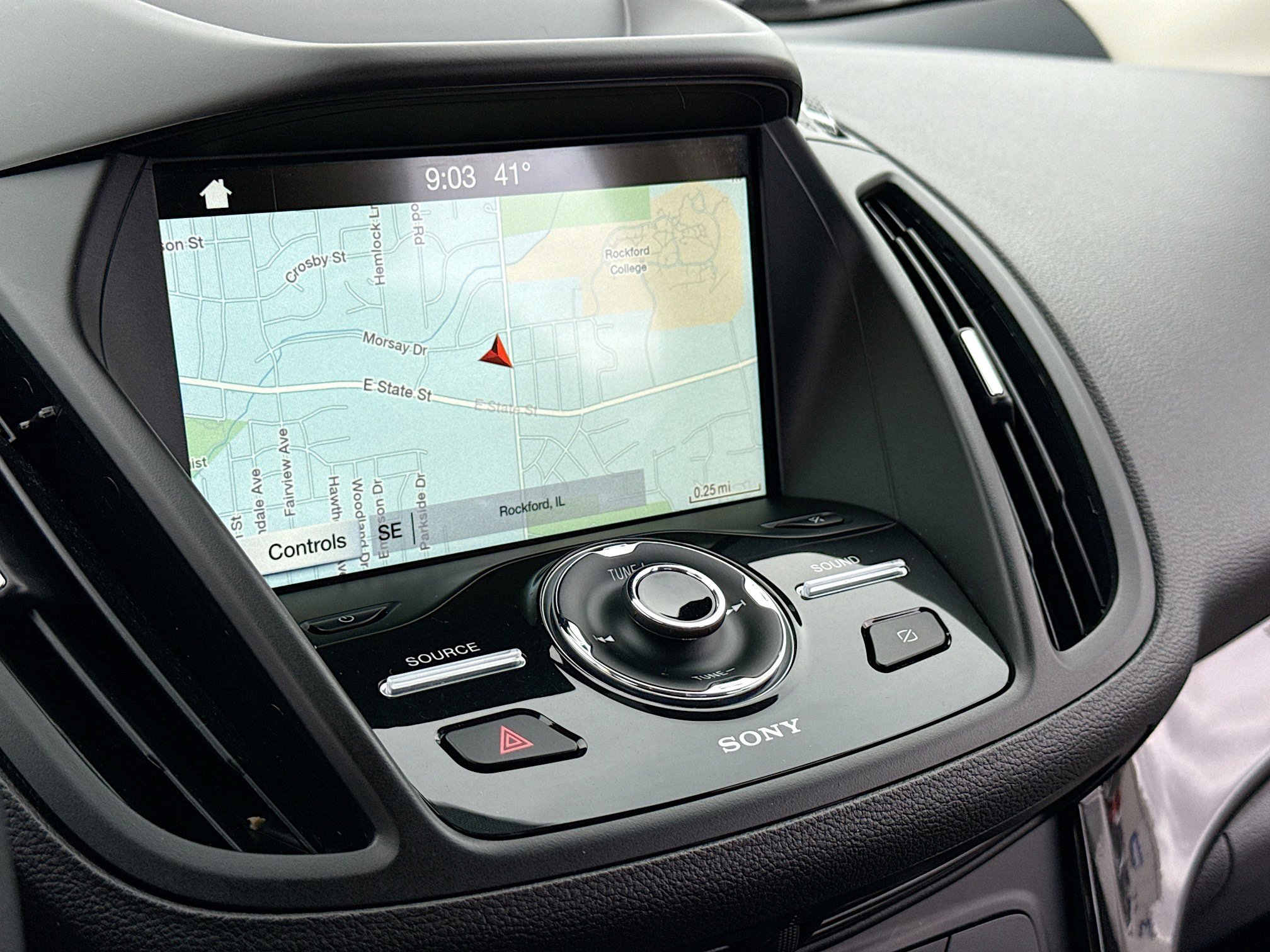 Used 2019 Ford Escape Titanium image 10