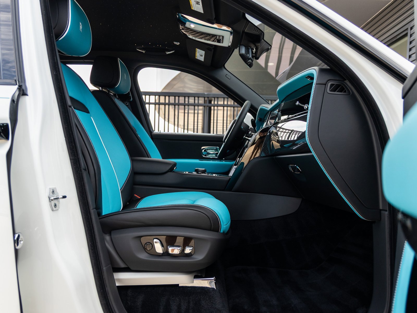 New 2026 Rolls-Royce Cullinan Black Badge image 54