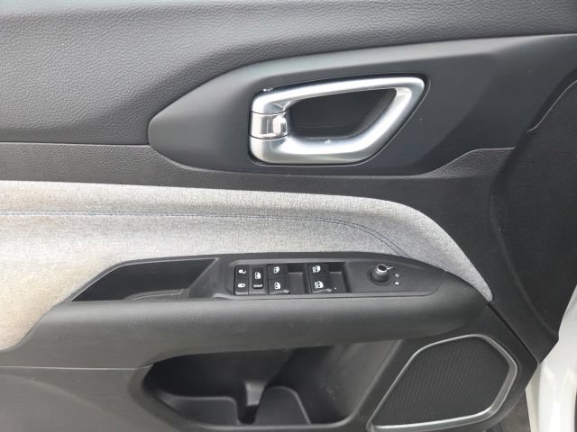Used 2024 Jeep Compass Latitude AWD/4WD image 10