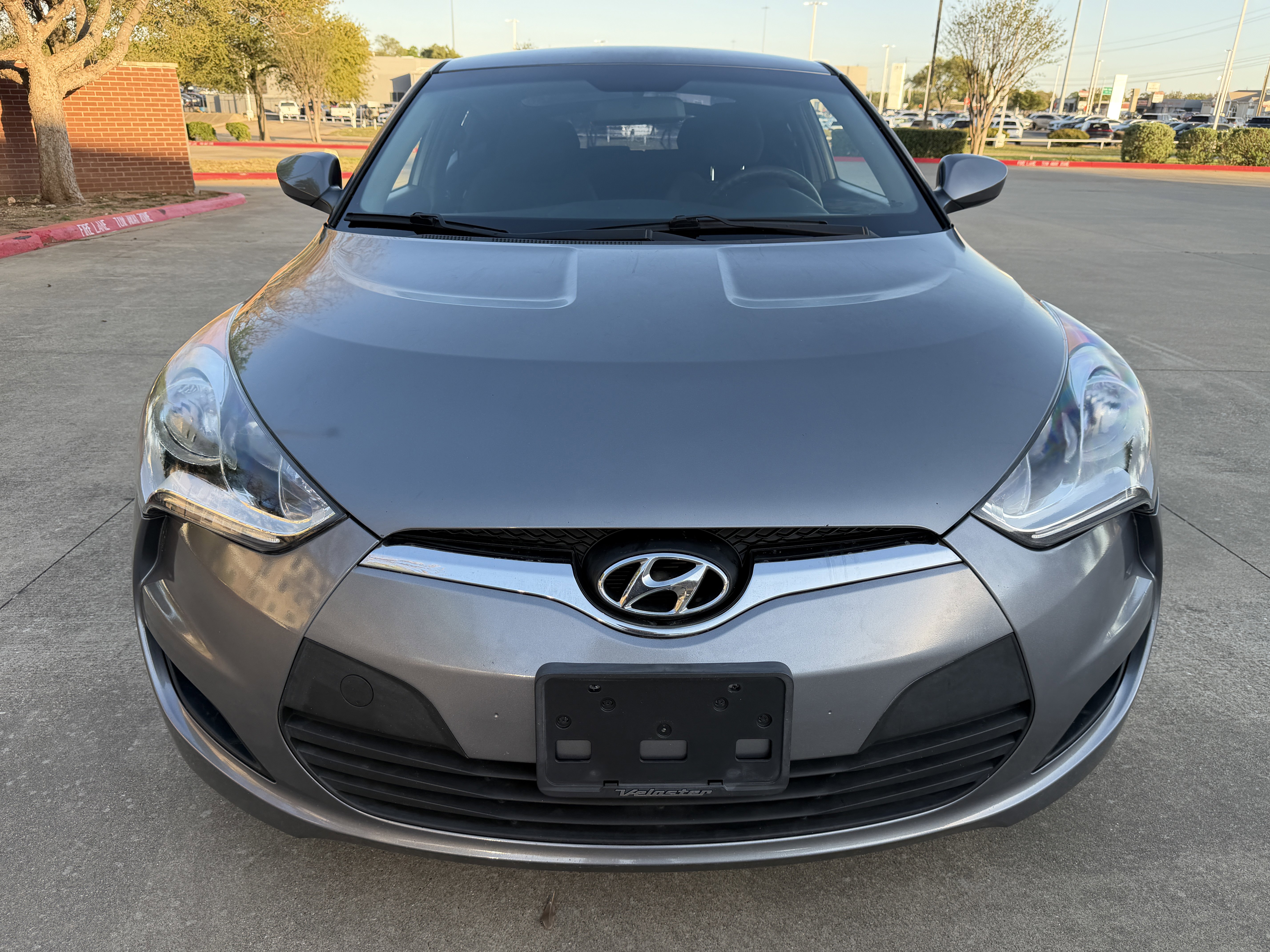 Used 2016 Hyundai Veloster 3dr Cpe Man image 2