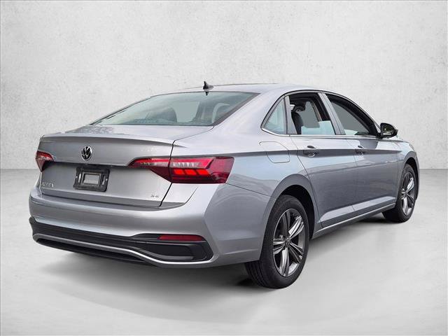 Used 2024 Volkswagen Jetta SE FWD image 4