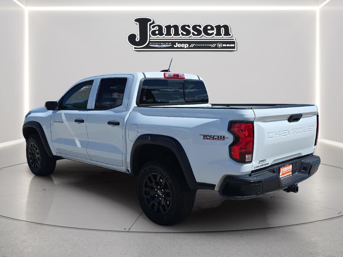 Used 2024 Chevrolet Colorado Trail Boss w/ Technology Package AWD/4WD image 3