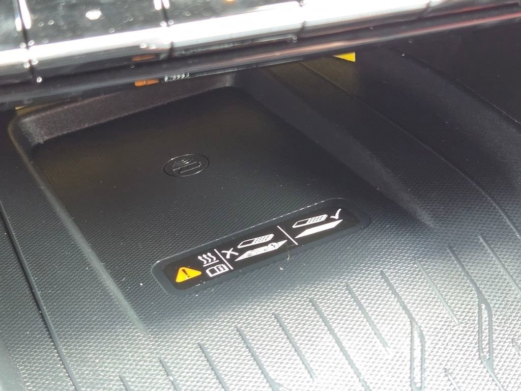 Used 2025 Chevrolet Equinox EV RS FWD image 14