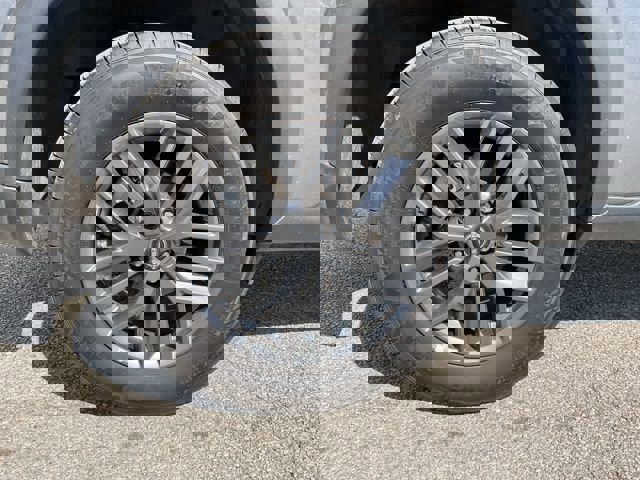 Used 2024 Nissan Rogue S AWD/4WD image 9