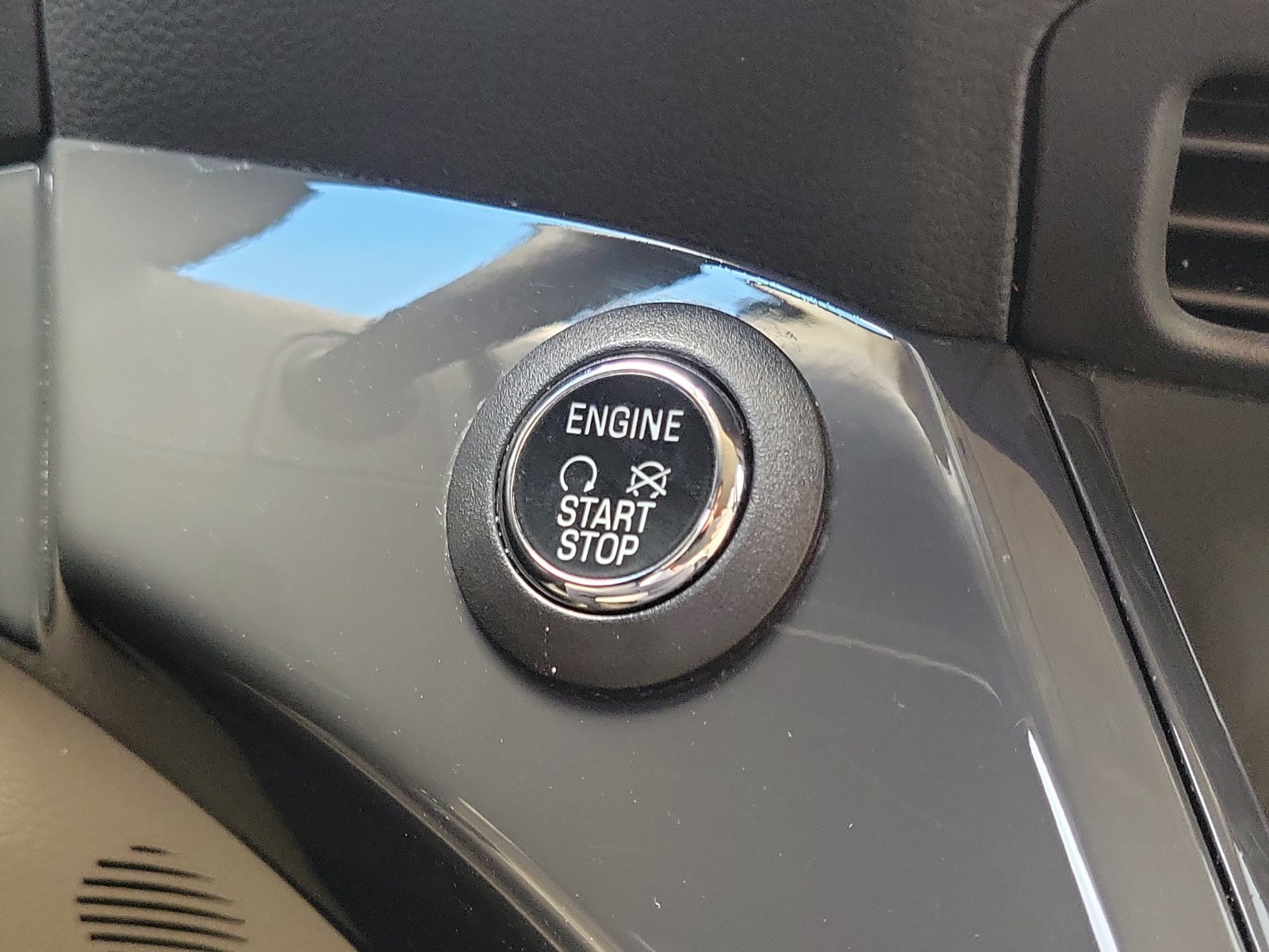 Used 2014 Ford Escape Titanium FWD image 22