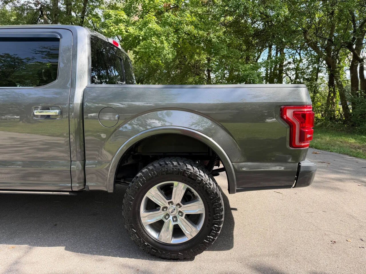 Used 2015 Ford F150 Platinum w/ Equipment Group 701A Luxury AWD/4WD image 65