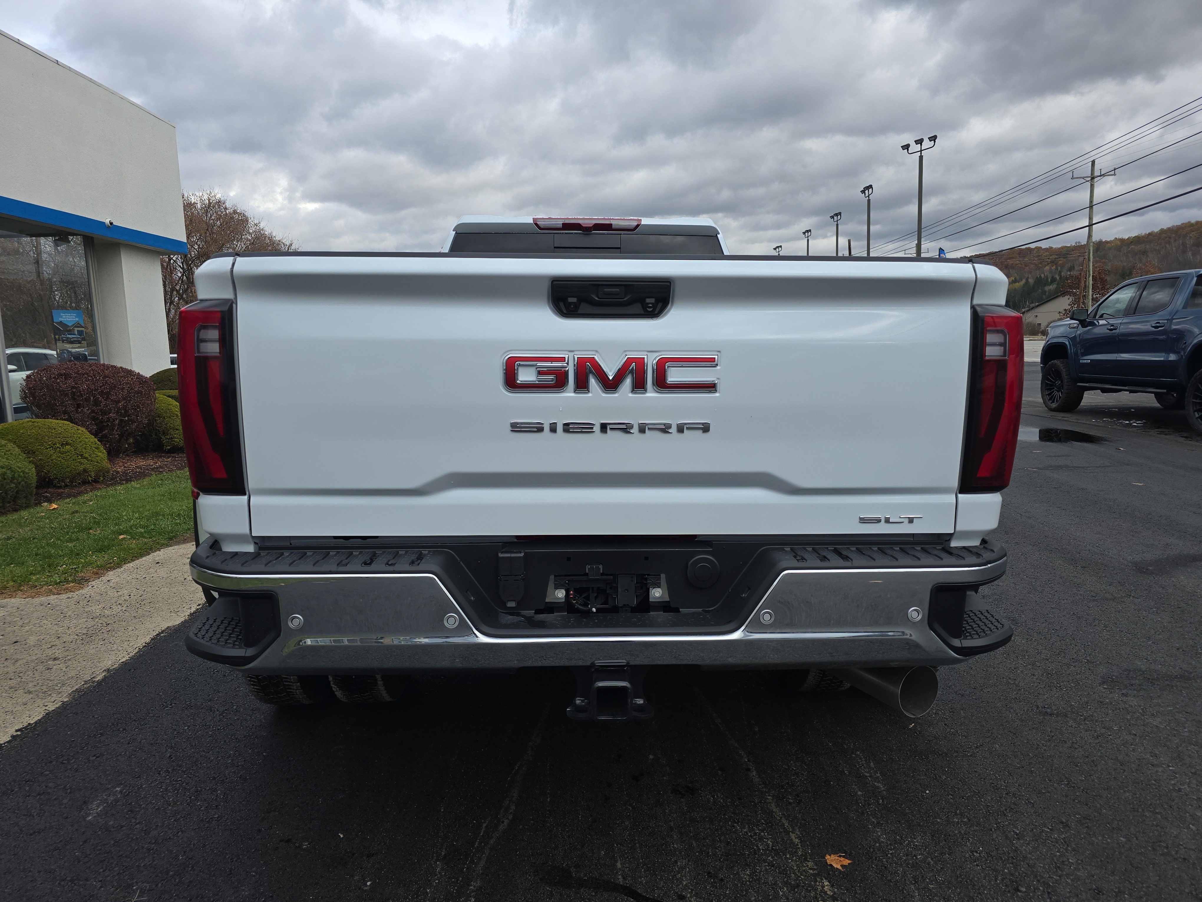 New 2026 GMC Sierra 3500 SLT w/ SLT Convenience Package image 4