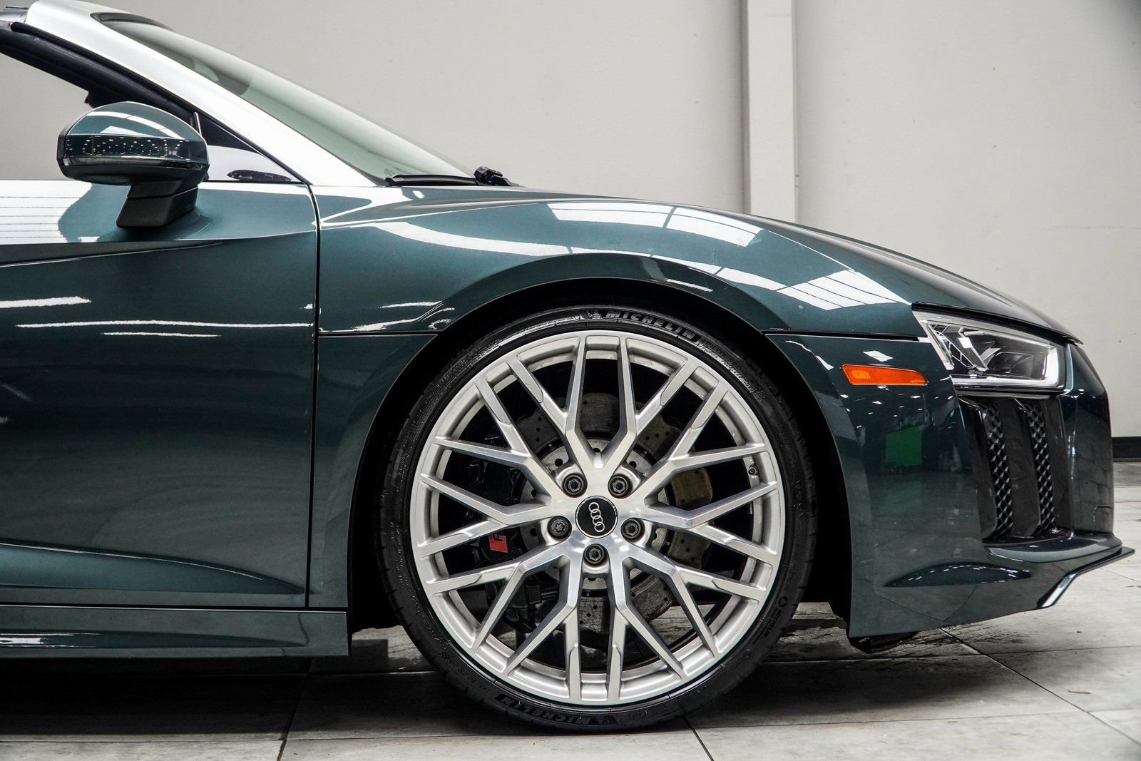 Used 2017 Audi R8 V10 w/ Carbon Exterior Package image 12