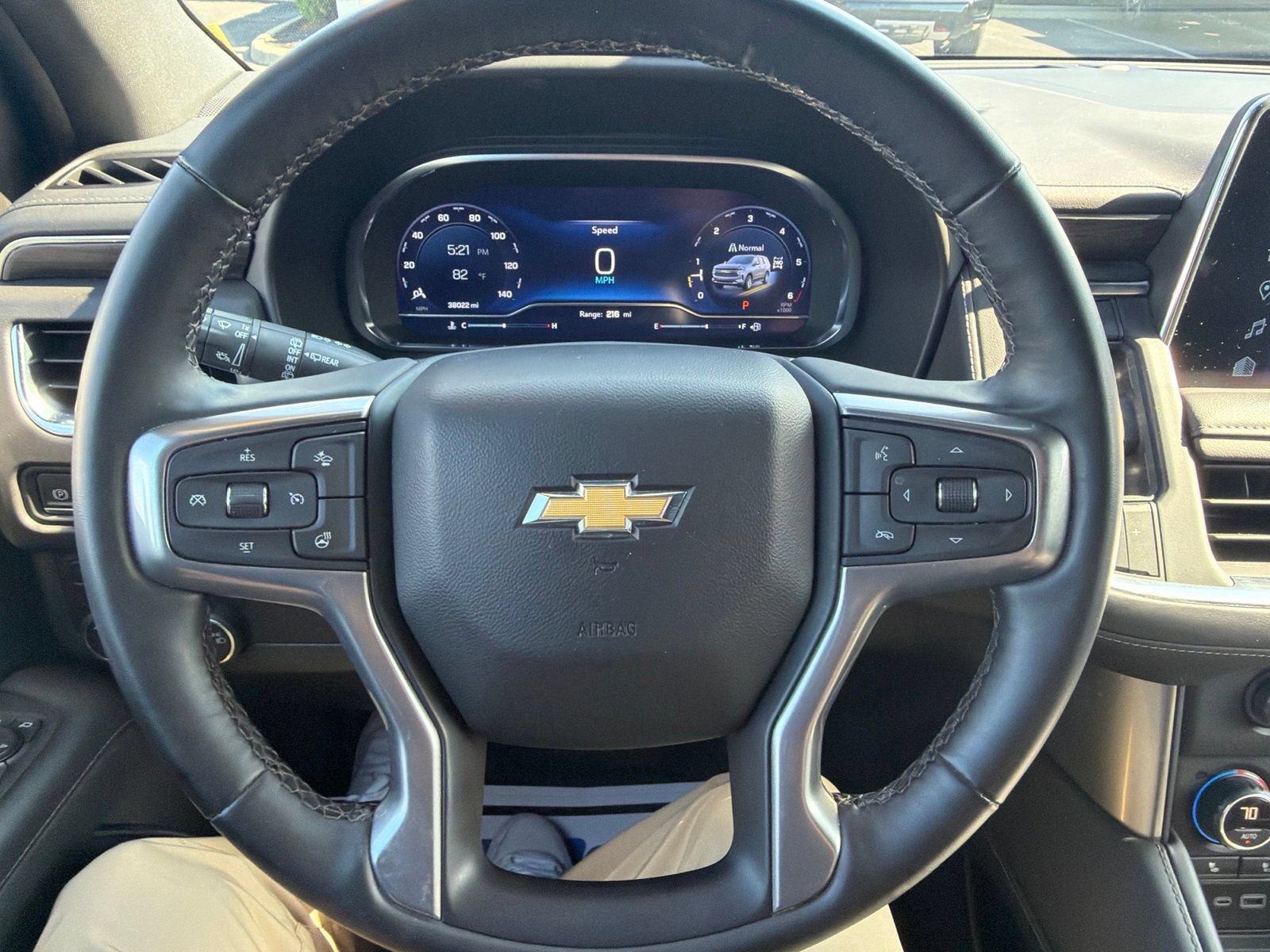 Used 2024 Chevrolet Suburban LT w/ Luxury Package AWD/4WD image 13